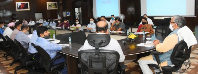 सचिवालय की सुस्त चाल पर सीएम त्रिवेंद्र नाराज, अनुभागों की कार्य प्रणाली में सुधार लाने की दी सख्त नसीहत, हटेंगे लंबे समय से जमे कर्मचारी, अधिकारी