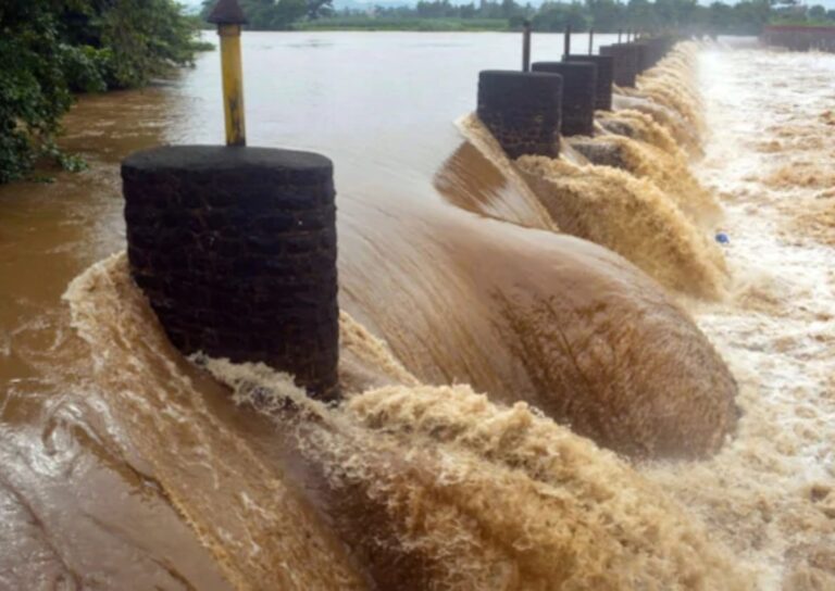 उत्तराखंड में भारी बारिश से तबाही का सिलसिला थम नहीं रहा,मौसम विभाग ने उत्तराखंड के कई जिलों में आज भी बारिश के आसार जताए हैं।