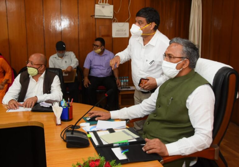 सीएम की अफसरों को दो टूक नसीहत, कोई भी उधोग बन्द न हो