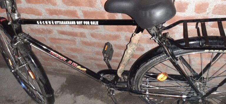 श्रम विभाग सोता रहा, आप ने 100 रुपये की सदस्यता लेकर बांट दी फ्री में साइकिल, उठ रहे सवाल श्रम विभाग के गोदामों से कैसे बाहर आई साइकिल, लेबर इंस्पेक्टर ने सचिव को सौंपी रिपोर्ट ﻿