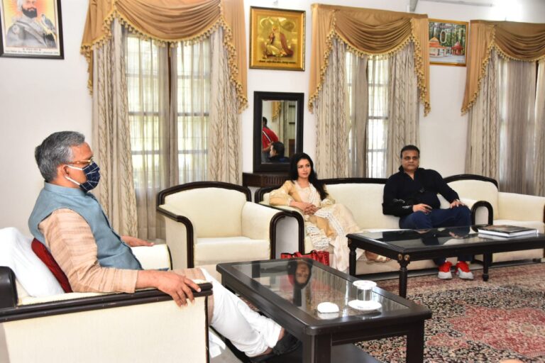 उत्तराखंड में फिल्म सिटी को लेकर अभिनेत्री भाग्यश्री ने दिखाई दिलचस्पी, सीएम का आश्वासन, एयरपोर्ट के पास तलाशी जाएगी जमीन ﻿