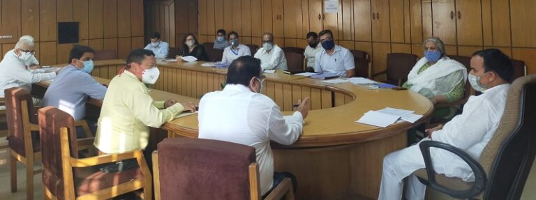 मुख्यमंत्री के तेवर सख्त, लोनिवि के अधिशासी अभियन्ता निलम्बित ﻿