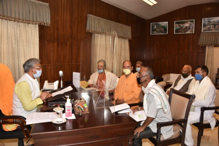 सीएम त्रिवेंद्र के भरोसे पर संतुष्ट नजर आए केदारनाथ धाम के तीर्थ पुरोहित, किसी के हकहकूक नहीं होने दिए जाएंगे प्रभावित ﻿