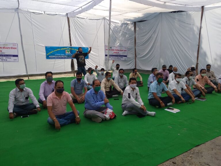 आईटीआई कर्मचारियों ने दिखाए तेवर, तो बैकफुट पर आया शासन, वार्ता को तैयार होने के साथ मांगों पर कार्रवाई का दिया आश्वासन ﻿