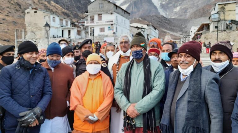 बोले यूपी के सीएम योगी आदित्यनाथ, बेहतर काम कर रही त्रिवेंद्र सरकार ﻿