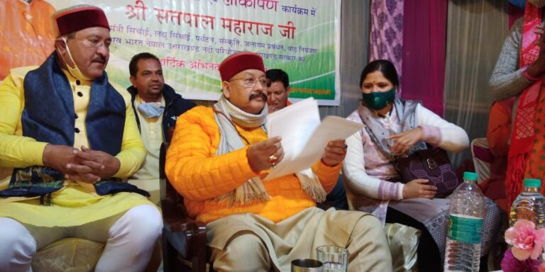 बोले महाराज, कार्यकर्ता की शिकायत नहीं पहुँचनी चाहिये कि अधिकारी समस्याएं नही सुनते हैं, कार्यकर्ताओं की उपेक्षा बर्दाश्त नहीँ की जाएगी, अफसर सेवा भाव से करें काम ﻿