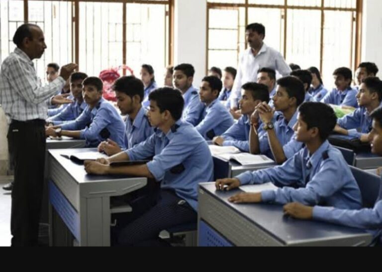 शिक्षा की गुणवत्ता सुधारने को त्रिवेंद्र सरकार का बड़ा फैसला, प्राइवेट स्कूलों के टक्कर देंगे नये अटल उत्कृष स्कूल, पलायन दूर करने को मास्टर स्ट्रोक साबित होगा ये कदम ﻿