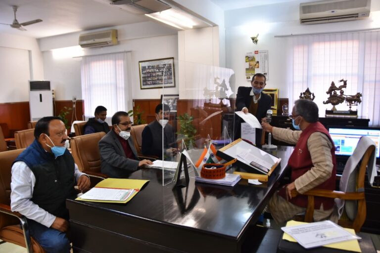 निगम कर्मचारी महासंघ ने पेंशनर्स के लिए मांगा अटल आयुष्मान योजना का लाभ का निशुल्क लाभ, सीएम से मिल रखा अपना पक्ष ﻿