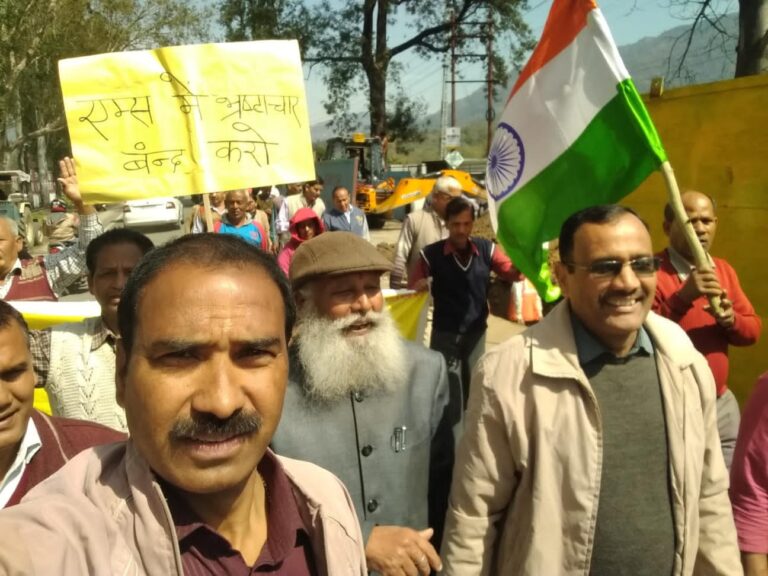 ऋषिकेश एम्स में नर्सिंग के 600 पदों पर राजस्थान के लोगों की नियुक्ति पर भड़के आंदोलनकारी, राज्य के लोगों के साथ बताया खिलवाड़ |