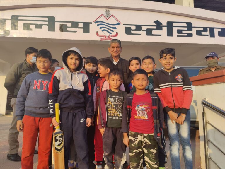 पूर्व सीएम हरीश रावत पहुंचे पुलिस लाइन, जानिए क्या है असल वजह