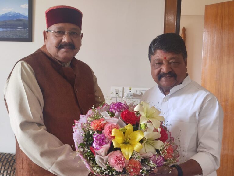 महाराज ने की विजयवर्गीय एवं जोशी से शिष्टाचार भेंट, तलाशे जा रहे सियासी मायने