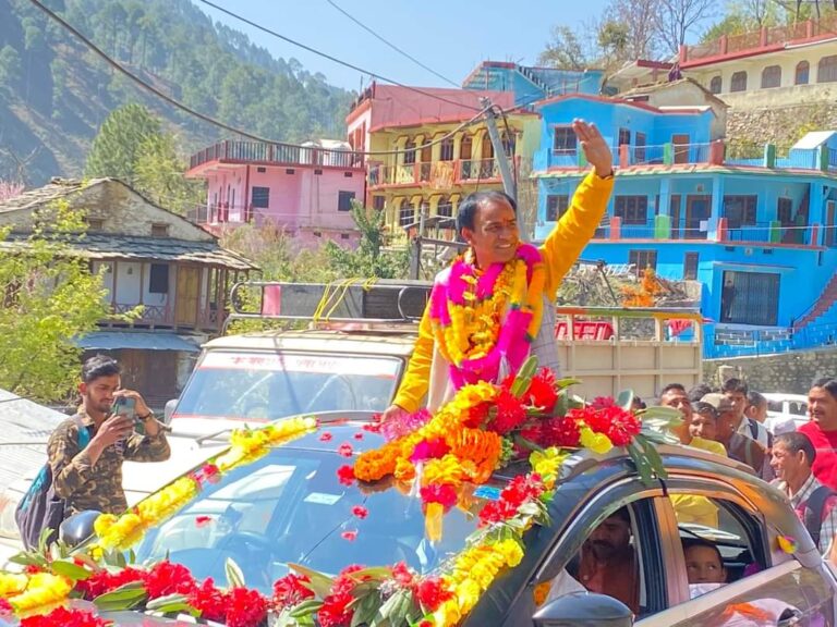 श्रीनगर विधानसभा क्षेत्र में जनता का आभार जताने गाँव-गाँव पहुंचे डॉ धन सिंह रावत, स्थानीय लोगों और कार्यकर्ताओं ने किया जबरदस्त स्वागत, श्रीनगर से लगातार दूसरी बार विधायक बन रचा इतिहास
