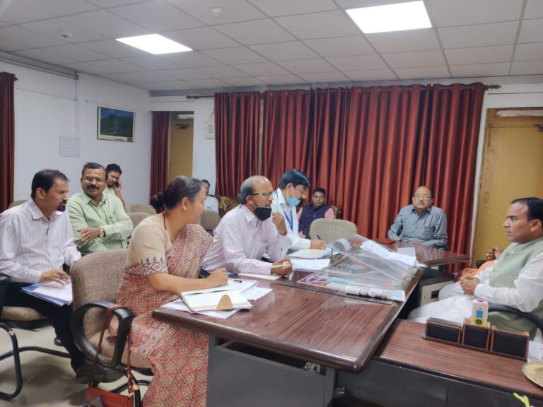 जिला सहकारी बैंकों में चतुर्थ श्रेणी भर्ती में गड़बड़ी पर सहकारिता मंत्री सख्त, चतुर्थ श्रेणी भर्ती रोकी, जाँच के आदेश