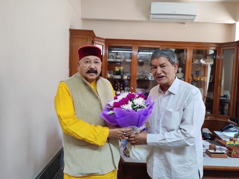 कैबिनेट मंत्री सतपाल महाराज से पूर्व सीएम हरीश रावत ने की शिष्टाचार भेंट