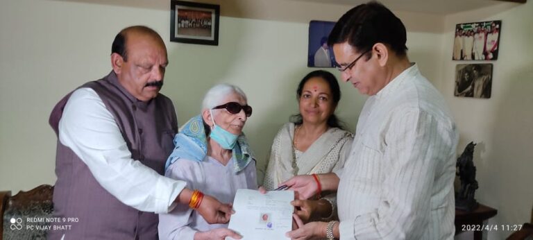 दून निवासी पुष्पा ने कांग्रेस नेता राहुल गांधी के नाम की अपनी पूरी संपत्ति, देहरादून कोर्ट में पेश किया वसीयतनामा |