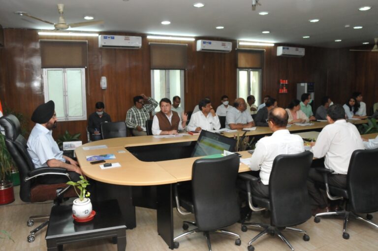 सिंगल विंडो सिस्टम के तहत प्राप्त आवेदनों पर तत्काल कार्यवाही करें सुनिश्चित, मुख्य सचिव में अफसरों को दिए निर्देश |