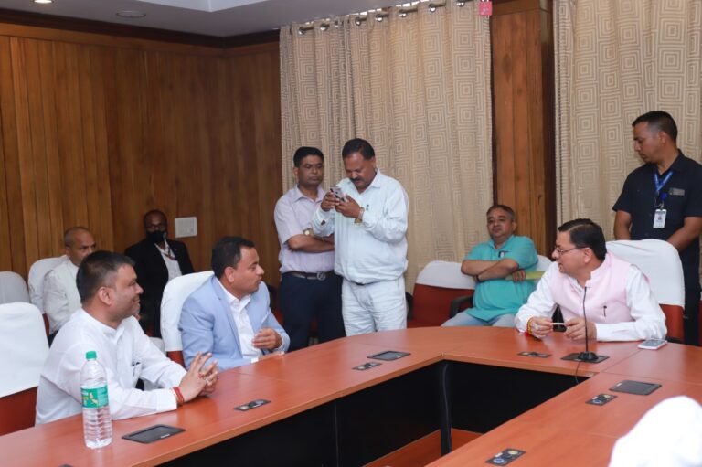 प्रवासी उत्तराखण्डवासियों की समस्याओं के समाधान के लिये गठन किया जायेगा प्रकोष्ठ, सीएम ने दिल्ली में की प्रवासी उत्तराखण्डवासियों से भेंट, राज्य के विकास में की, सहयोगी बनने की अपील