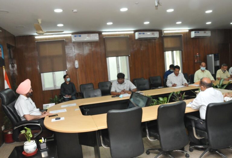 मसूरी में बार बार न खोदी जाएं सड़कें, मुख्य सचिव के निर्देश, समन्वय बना कर काम करें महकमें