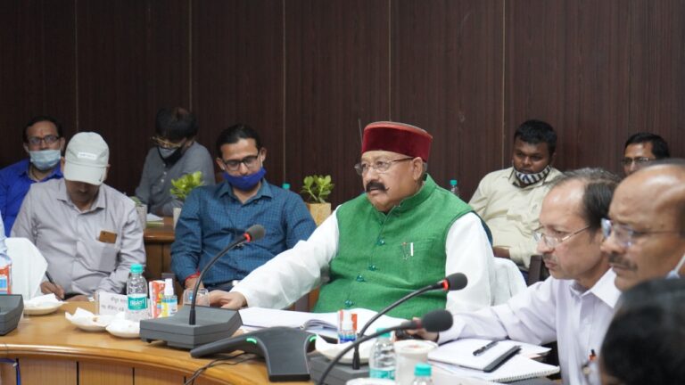 अफसरों पर फिर भड़के मंत्री सतपाल महाराज, बिना मंजूरी के सूर्यधार झील की ऊंचाई बढ़ाने पर अफसरों को लगाई फटकार, बोले सूर्यधार झील जैसी गलती अक्षम्य, सिंचाई एवं लघु सिंचाई विभाग में रिक्त पदों को तत्काल भरने के भी आदेश