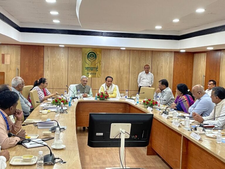 उत्तराखंड के सहकारी बैंकों में लागू होगा गुजरात मॉडलः डॉ धन सिंह रावत, सहकारिता मंत्री ने गुजरात के ‘मॉडल कॉपरेटिव विलेज’ प्रोजेक्ट की ली जानकारी, गुजरात के अधिकारियों से साझा की राज्य में संचालित सहकारी क्षेत्र की विभिन्न योजनाएं