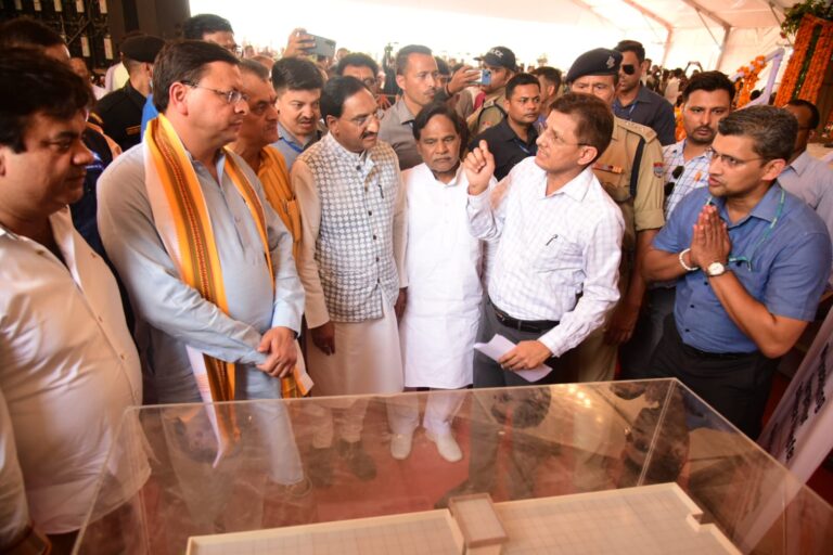 सीएम पुष्कर सिंह धामी ने 17,332.07 लाख रूपये की लागत से बनने वाले कुल 2464 ईडब्ल्यूएस आवासीय भवनों का शिलान्यास किया, एकल आवासीय मानचित्रों की स्वीकृति की प्रक्रिया का सरलीकरण किए जाने को बने ऐप का भी शुभारम्भ किया