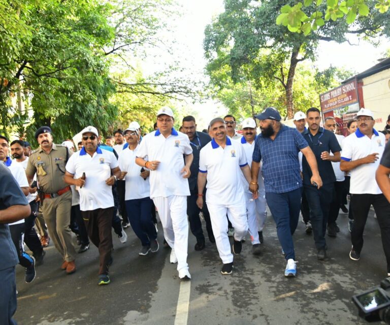 मुख्यमंत्री श्री पुष्कर सिंह धामी ने अन्तर्राष्ट्रीय योग दिवस के पूर्व दिवस पर “रन फॉर योग” कार्यक्रम के तहत आयोजित दौड़ में शामिल होकर योग के प्रति युवाओं एवं जनता को जागरूकता का संदेश दिया।