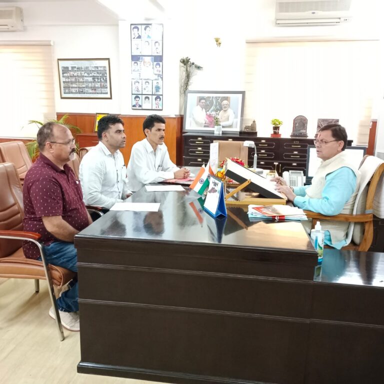 सीएम से मिले मिनिस्टीरियल कर्मचारी, मांगों पर बनाया दबाव, समूह ख के पद की अलग से नियमावली बनाने, पुरानी पेंशन बहाली की रखी मांग, गोल्डन कार्ड की विसंगति दूर करने के साथ ही पदोन्नति में शिथिलता आगे बढ़ाने पर दिया जोर