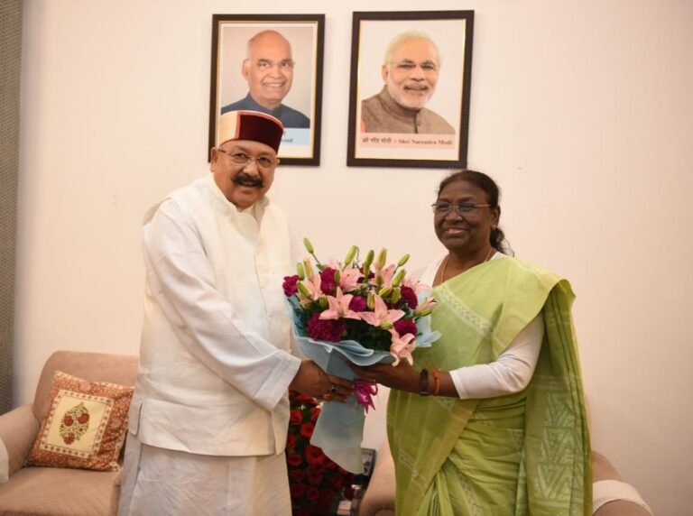 महाराज ने द्रौपदी मुर्मू से भेंट कर दी जीत की बधाई