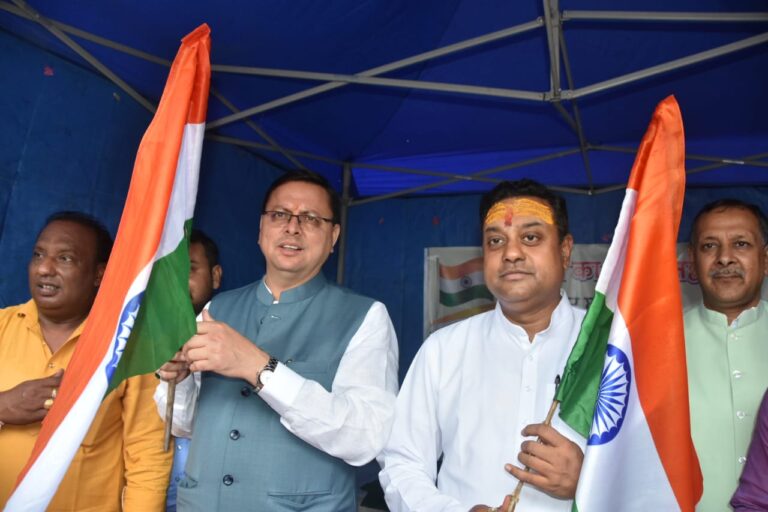 सीएम धामी ने व्यापक स्तर पर हर घर तिरंगा’ अभियान चलाने की मुहिम पर दिया जोर, प्रदेश में 20 लाख घरों में फहराया जाएगा तिरंगा