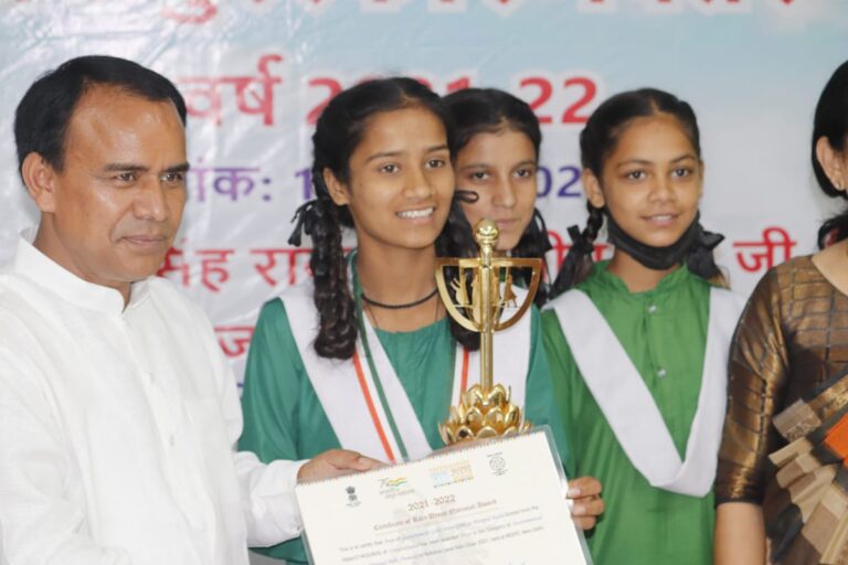 सूबे के 26 स्कूलों को मिला स्वच्छ विद्यालय पुरस्कार, शिक्षा मंत्री डॉ0 धन सिंह रावत ने किया सम्मानित, राष्ट्रीय स्तर पर लोक संगीत में राज्य को प्रथम स्थान, विभागीय मंत्री ने किया ‘शैक्षणिक संगम’ पोर्टल का लोर्कापण