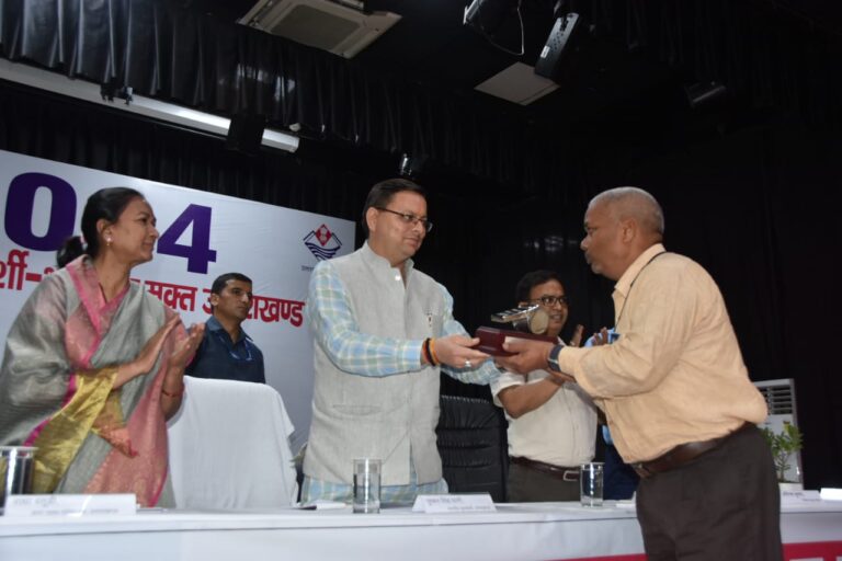 देवभूमि उत्तराखण्ड को भ्रष्टाचार मुक्त बनाया जायेगा- मुख्यमंत्री, विजिलेंस का 02 करोड़ रूपये का रिवॉल्विंग फण्ड बनाया जायेगा, विजिलेंस के ढ़ाचे एवं अन्य सुविधाओं को बढ़ाया जायेगा