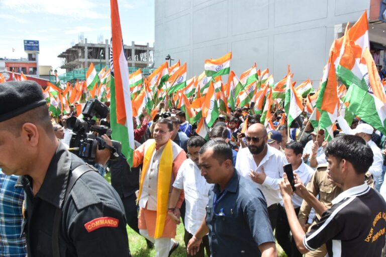 मुख्यमंत्री श्री पुष्कर सिंह धामी ने मंगलवार का सहस्त्रधारा रोड स्थित आई.टी.पार्क चौक में रायपुर विधानसभा क्षेत्र के अन्तर्गत ‘हर घर तिरंगा’ जन जागृति अभियान के अन्तर्गत आयोजित रैली में प्रतिभाग किया।