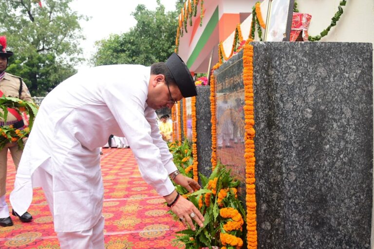 मुख्यमंत्री ने खटीमा में शहीद राज्य आंदोलनकारियों को श्रद्धांजलि दी