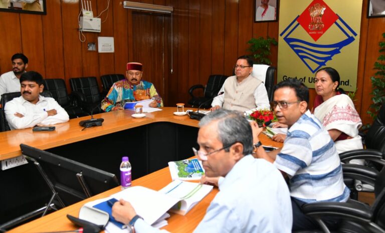 मुख्यमंत्री श्री पुष्कर सिंह धामी ने सचिवालय में लोक निर्माण विभाग, एनएच और बीआरओ के प्रदेश में निर्माणाधीन और प्रस्तावित कार्यों की समीक्षा की।