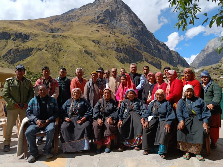 राज्य स्तरीय समान नागरिक संहिता विषेशज्ञ समिति के सदस्यों द्वारा नागरिकों का पक्ष सुनने के लिए राज्य के सीमान्त गॉव, माणा जनपद चमोली से आरम्भ किया गया।