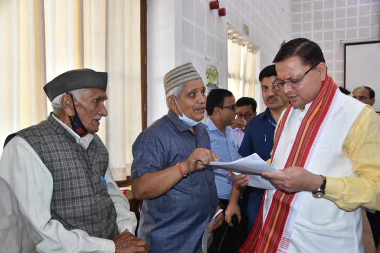 सीएम पुष्कर धामी के राज में डीएम को अब दौड़ना होगा फील्ड में, बीडीसी की बैठक में शामिल होना किया अनिवार्य, हर महीने दुरुस्थ क्षेत्र में लगाने होंगे शिविर, जिला स्तर की समस्या का वहीं करना होगा समाधान