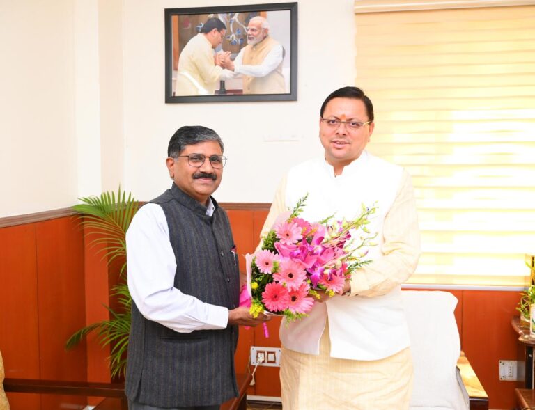 सीएम पुष्कर धामी से मिले उत्तराखंड लोक सेवा आयोग के अध्यक्ष डा. राकेश कुमार, सीएम बोले भर्ती परीक्षाएं पूरी तरह पारदर्शिता के साथ निष्पक्ष होंगी