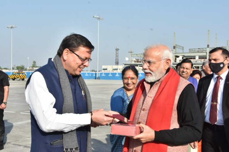 सीएम पुष्कर सिंह धामी सरकार के कामों पर पीएम मोदी ने लगाई मुहर, सीएम के बेहतर काम पर थपथपाई पीठ, पीएम बोले होम स्टे, स्किल डेवलपमेंट पर सरकार ने बेहतर किया काम, अगले दशक को उत्तराखंड का दशक बनाने की दिशा में काम कर रही सरकार