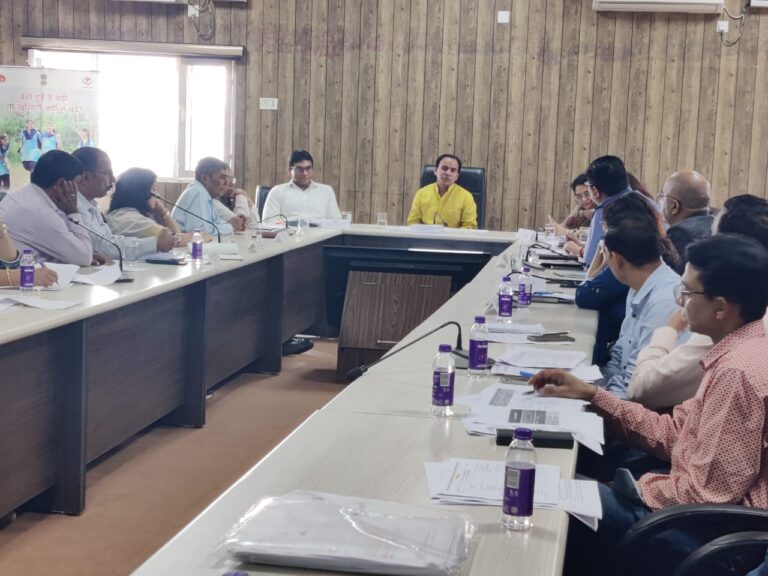 एएनएम व स्टॉफ नर्स के पदों पर शीघ्र होगी भर्तीः डॉ0 धन सिंह रावत, मेडिकल कॉलेजों एवं जिला अस्पतालों में एमआरआई व सिटी स्कैन की मिलेगी सुविधा, रोगी कल्याण समितियों में जनप्रतिनिधियों की रहेगी भागीदारी