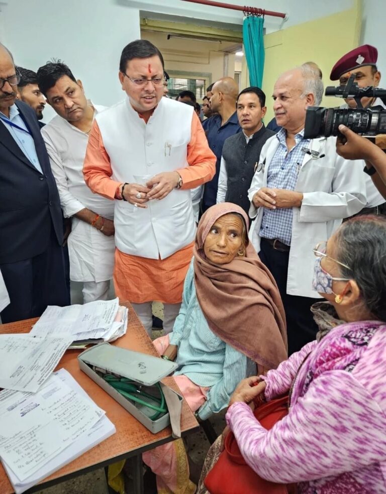 मुख्यमंत्री श्री पुष्कर सिंह धामी ने मंगलवार को सुशीला तिवारी चिकित्सालय का निरीक्षण किया।