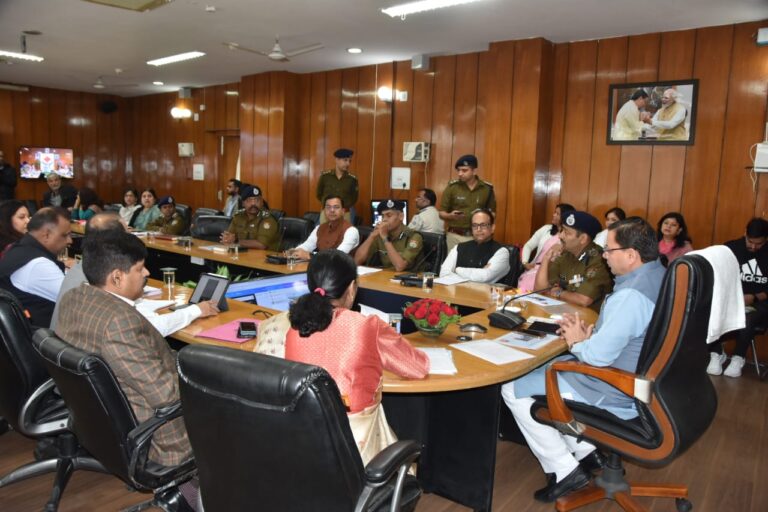 मुख्यमंत्री श्री पुष्कर सिंह धामी ने कहा कि हर थाने में महिला सब इंस्पेक्टर की तैनाती हो। महिला मित्र प्रकोष्ठ की स्थापना की जाए।