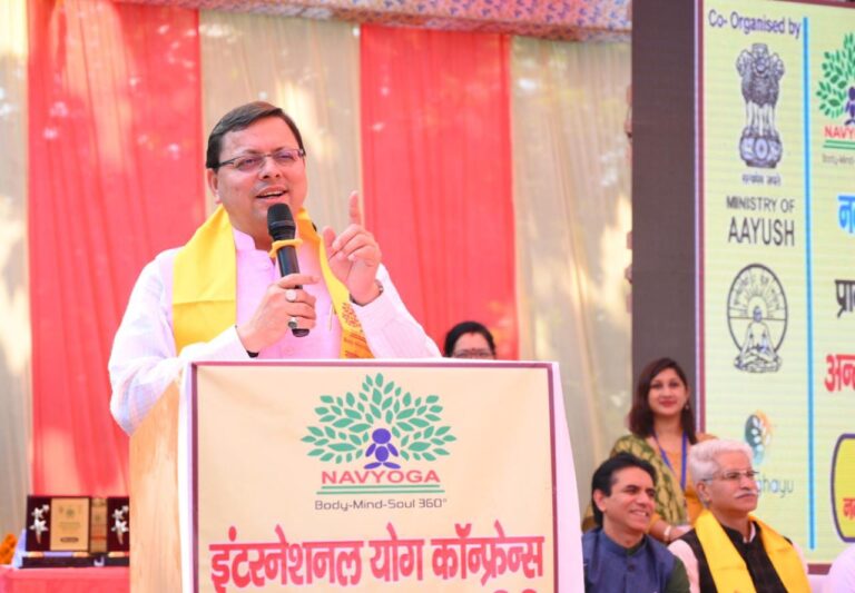 मुख्यमंत्री श्री पुष्कर सिंह धामी ने सभी को राष्ट्रीय प्राकृतिक चिकित्सा दिवस की शुभकामनाएं देते हुए कहा कि उत्तराखंड की भूमि प्राकृतिक संसाधनों से परिपूर्ण भूमि है,