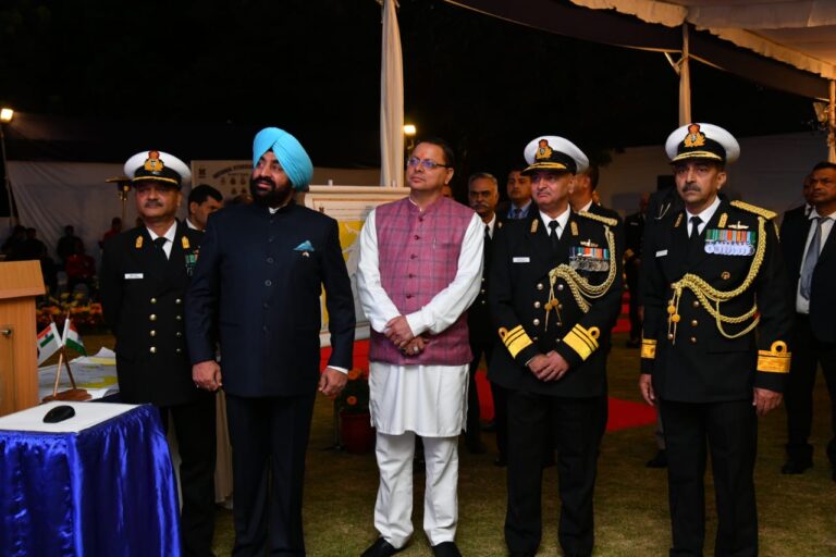 नौसेना दिवस के अवसर पर राज्यपाल राज्यपाल लेफ्टिनेंट जनरल(से.नि.) गुरमीत सिंह एवं मुख्यमंत्री श्री पुष्कर सिंह धामी  ने संयुक्त रूप से “इण्डियन वार्निंग इनफार्मेशन एंड नेविगेशन सर्विस” व “मैरीटाइम इनफार्मेशन चार्ट” का लोकार्पण किया