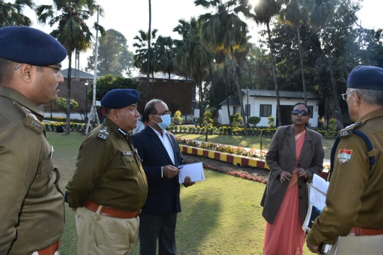 अपर मुख्य सचिव श्रीमती राधा रतूड़ी ने मंगलवार को मुख्यमंत्री आवास में राष्ट्रपति जी के कार्यक्रम की तैयारियों की समीक्षा की।