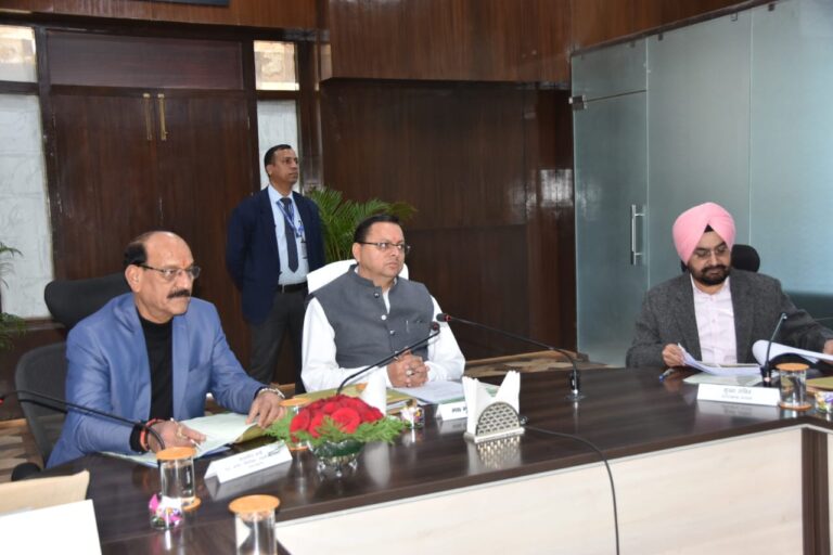 उत्तराखण्ड राज्य वन्यजीव बोर्ड की 18वीं बैठक में निर्णय लिया गया कि प्रदेश में मानव वन्यजीव संघर्ष में किसी व्यक्ति की मृत्यु होने पर उनके परिवार को देय अनुग्रह राशि 04 लाख रूपये से बढ़ाकर 06 लाख रूपये दी जायेगी।