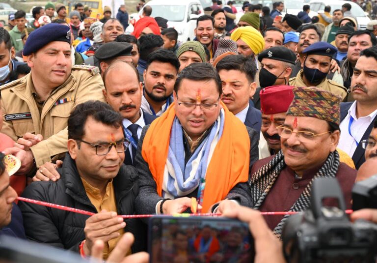 मुख्यमंत्री श्री पुष्कर सिंह धामी ने गुरुवार को पहेनिया बाईपास, खटीमा, उधम सिंह नगर में आयोजित कार्यक्रम में प्रतिभाग करते हुए 30606.75 लाख रुपए की 26 योजनाओं का लोकार्पण किया।