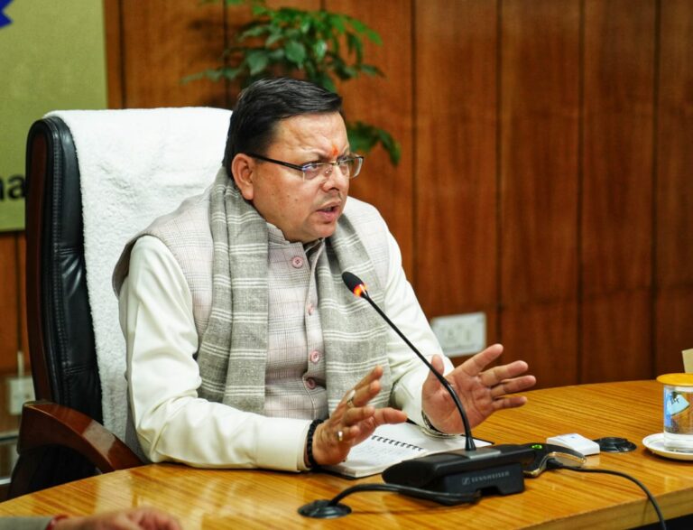 मुख्यमंत्री ने जोशीमठ में हो रहे भू-धंसाव की उच्चाधिकारियों के साथ की समीक्षा।