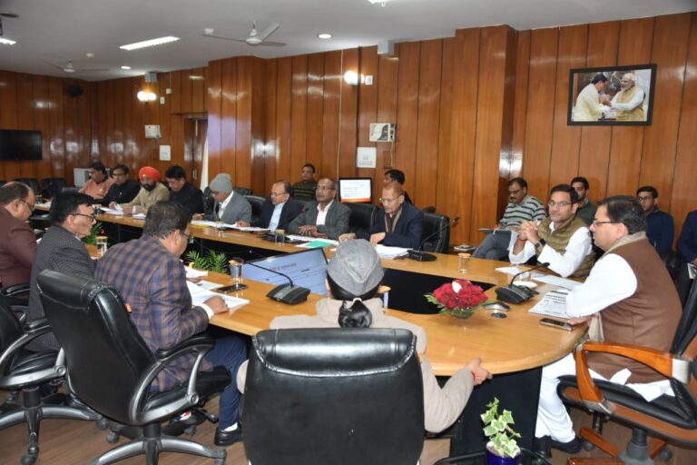 मुख्यमंत्री श्री पुष्कर सिंह धामी ने सचिवालय में गन्ना विभाग की समीक्षा करते हुए कहा कि चीनी मिलों के आधुनिकीकरण की दिशा में ध्यान दिये जाने की आवश्यकता है। ।