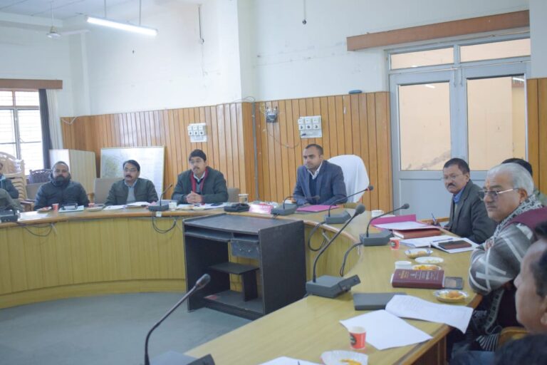 जिलाधिकारी मयूर दीक्षित की अध्यक्षता में जिला कार्यालय सभागार में जिला उद्योग मित्र एवं उप समिति की बैठक आयोजित की गई।