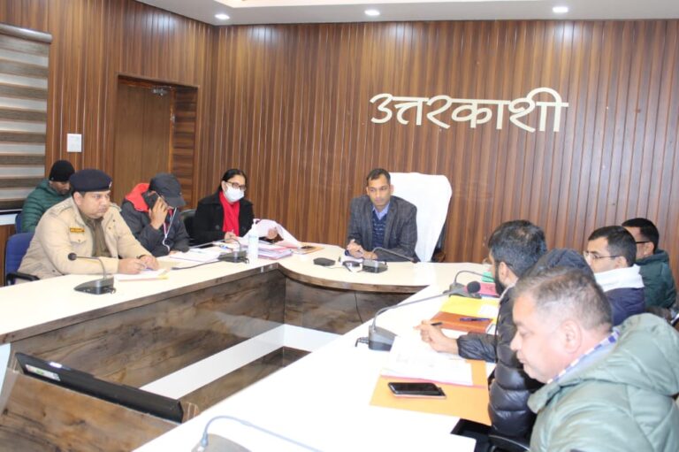 जिलाधिकारी अभिषेक रुहेला ने जनपद के दोनों धाम श्री यमुनोत्री एवं श्री गंगोत्री धाम में चारधाम यात्रा शुरू होने से पूर्व यात्रा व्यवस्थाओं एवं मूलभूत सुविधाओं को सुदृढ़ किए जाने के निर्देश दिए।